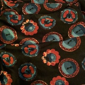 LulaRoe Button pattern Leggings Tall & Curvy